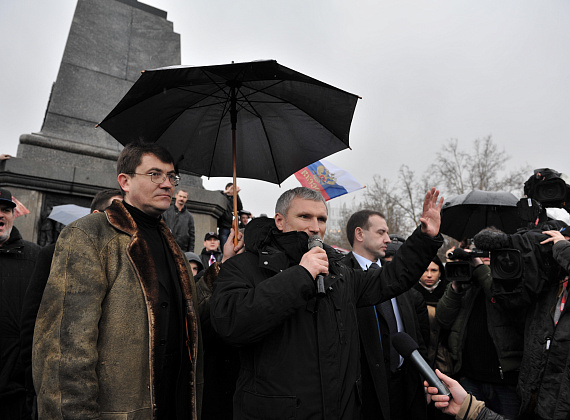 Алексей Журавлёв на митинге на Нахимовской площади, Севастополь, 26 февраля 2014 г.