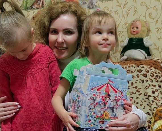 От имени Алексея Журавлева в Тамбове поздравили с Новым годом многодетную семью