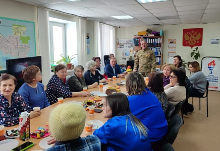 Новосибирская "РОДИНА" организовала встречу волонтеров с участником СВО