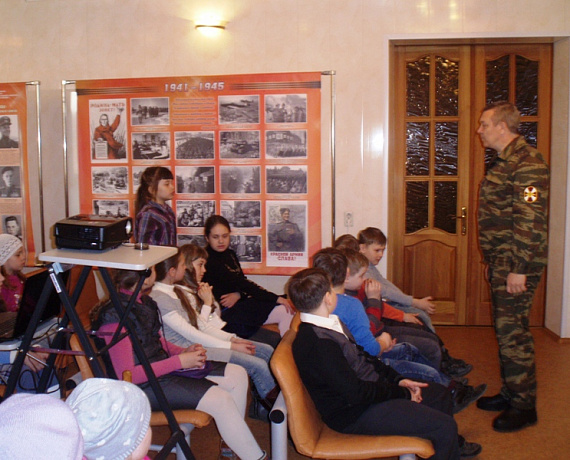 Патриоты Челябинска открыли фотовыставку в воскресной школе