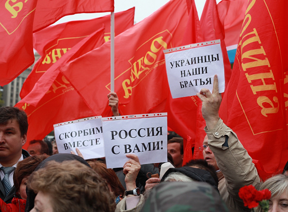 "РОДИНА" в Александровском саду почтила память погибших в Одессе, 5 мая 2014 г. (галерея 2)