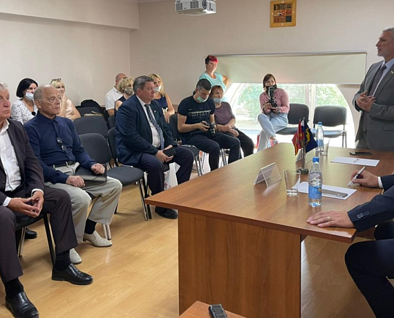 Журавлев встретился с ветеранами завода "УРАЛ" и с активом партии "РОДИНА" в Миассе