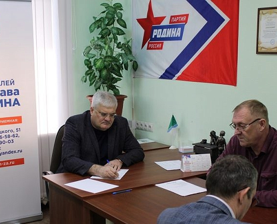 На прием к Вячеславу Илюхину граждане пришли с благодарностью