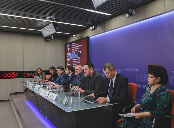 Алексей Журавлёв на пресс-конференции "Военные преступления украинских силовиков: пытки и бесчеловечное обращение с жителями Юго-Востока", 24.11.2014