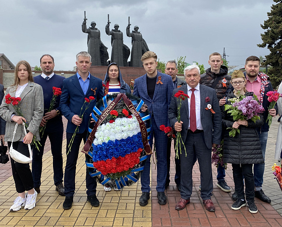 Воронежская "РОДИНА" возложила венок Памяти на "Чижовском плацдарме"