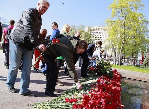 Делегация "РОДИНЫ" почтила память героев Великой Отечественной войны, 06.05.2015
