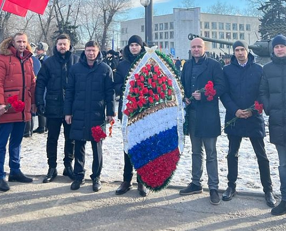 Воронежские родинцы приняли участие в торжественной церемонии возложения цветов у Вечного огня
