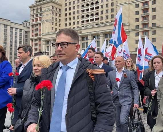 Соратники партии "РОДИНА" возложили венки и цветы к Могиле Неизвестного Солдата
