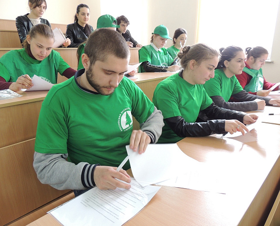 Соратники провели экологический диктант под лозунгом "Здоровая экология - здоровая нация" во Владикавказе