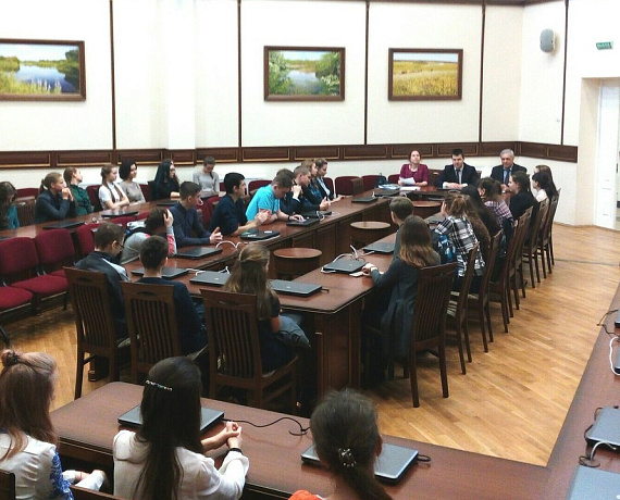 Журавлев уделяет особое внимание повышению правовой культуры молодых избирателей Воронежской области