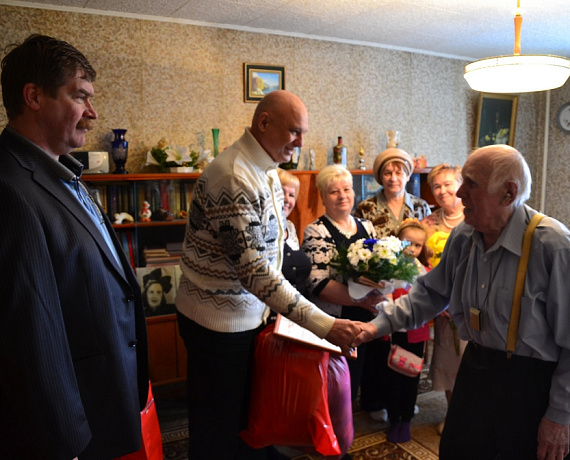 Пермские социал-патриоты поздравили соратника с 90-летием