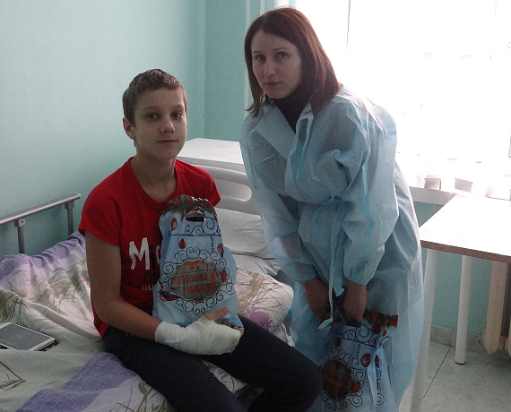 В преддверии Нового года тульская "РОДИНА" дарит подарки детям и ветеранам