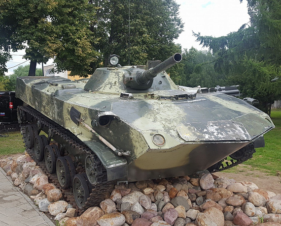 Активисты ярославской "РОДИНЫ" приняли участие в благоустройстве территории у памятника главнокомандующему ВДВ Василию Маргелову