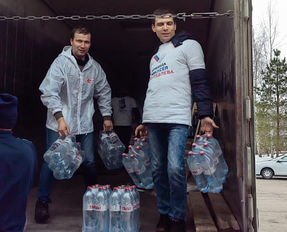Журавлев передал гуманитарную помощь беженцам из Донбасса, прибывшим в Тамбовскую область
