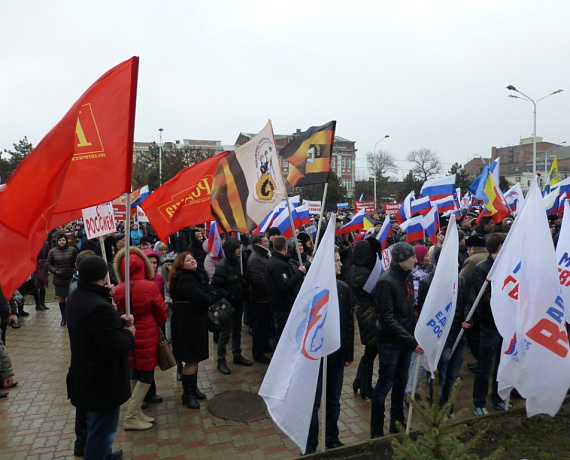 Родинцы Новочеркасска вышли на митинг в поддержку Крыма