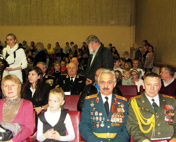 Челябинские патриоты поздравили ветеранов флота