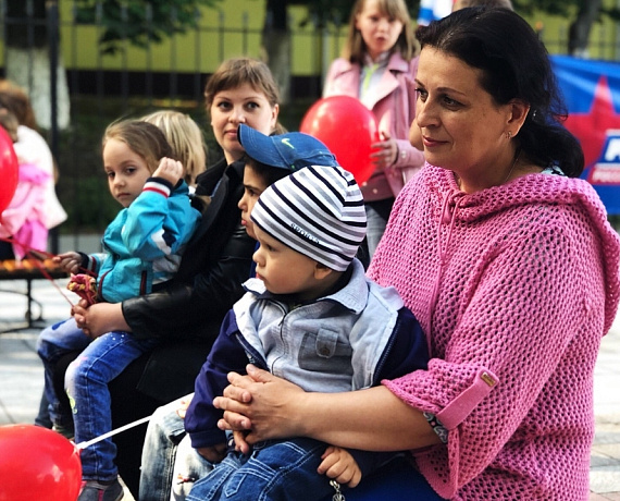 Женское движение воронежской "РОДИНЫ" организовало семейный праздник в городе Семилуки