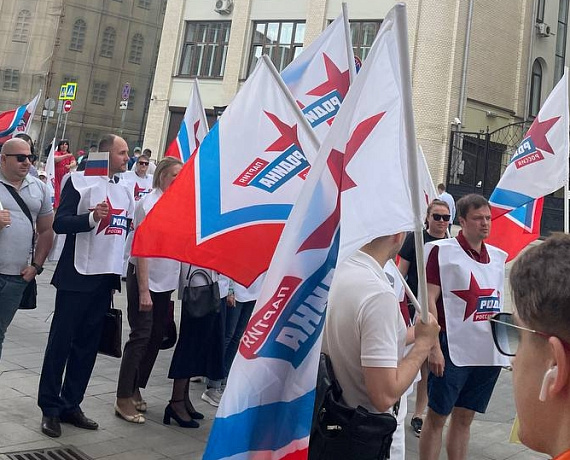 Делегация партии "РОДИНА" в День России посетила большой концерт на Красной площади