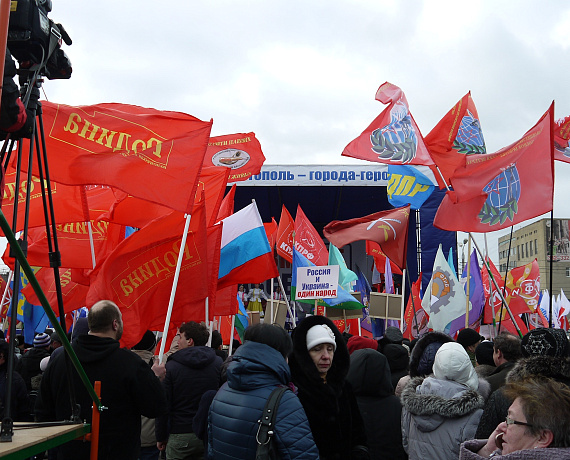 Партийцы-туляки митингом поддержали вхождение Крыма в РФ