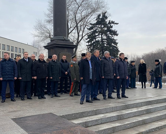 Делегация Воронежской "РОДИНЫ" возложила венок к Вечному огню накануне Дня защитника Отечества