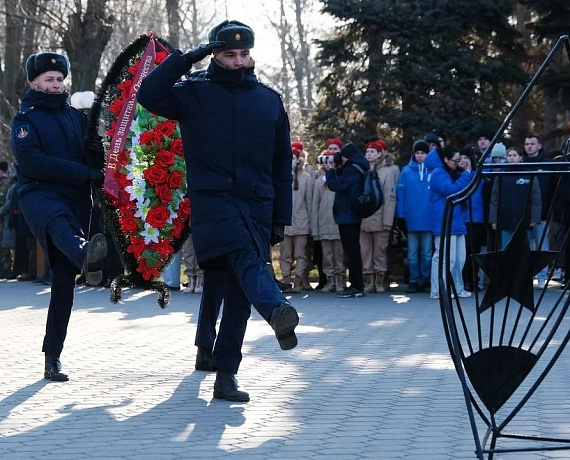 ЗАЩИТНИКАМ ОТЕЧЕСТВА ПОСВЯЩАЕТСЯ