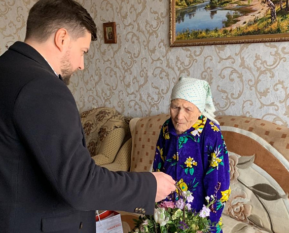 Воронежская "РОДИНА" поздравила с 8 Марта женщин – участниц Великой Отечественной войны
