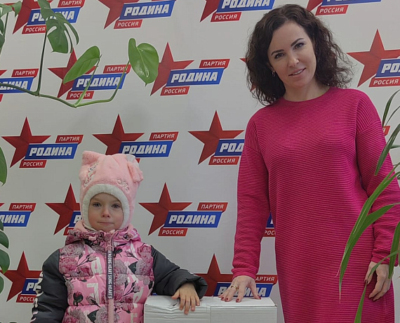 Маленькая жительница Тамбова получила новогодний подарок от депутата Госдумы Алексея Журавлева