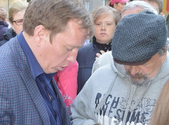 Жильцы встали на защиту сквера в Челябинске