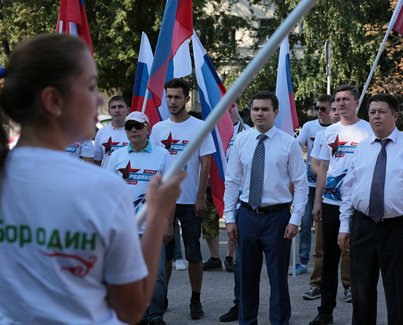 Соратники казанской "РОДИНЫ" рассказали землякам об истории флага РФ