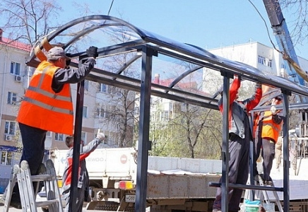 В АРХАНГЕЛЬСКЕ СНОСЯТ МАЛЫЙ БИЗНЕС НА ОСТАНОВКАХ