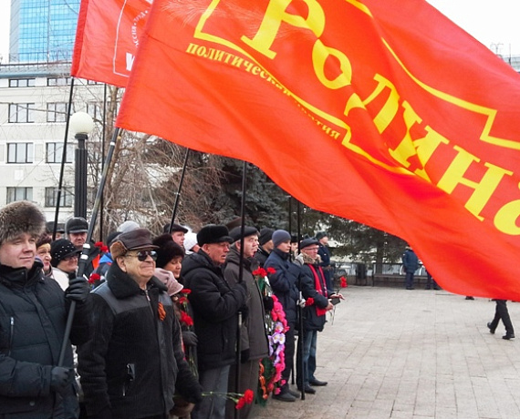Патриоты возложили венки к Вечному огню в Челябинске