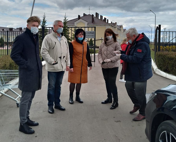 Воронежская "РОДИНА" поздравила проживающих и сотрудников дома-интерната с Пасхой