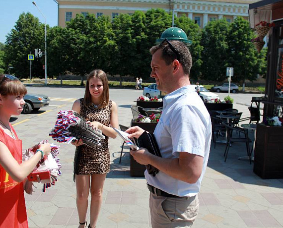 "РОДИНА" провела акцию "Лента Триколора" в Новочеркасске