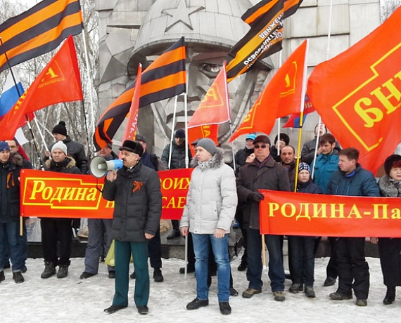 Партийцы Челябинска провели праздничный митинг в Саду Победы