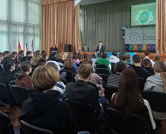 Виталий Прохоров встретился со студентами младших курсов Кыштымского филиала Южно-Уральского государственного колледжа