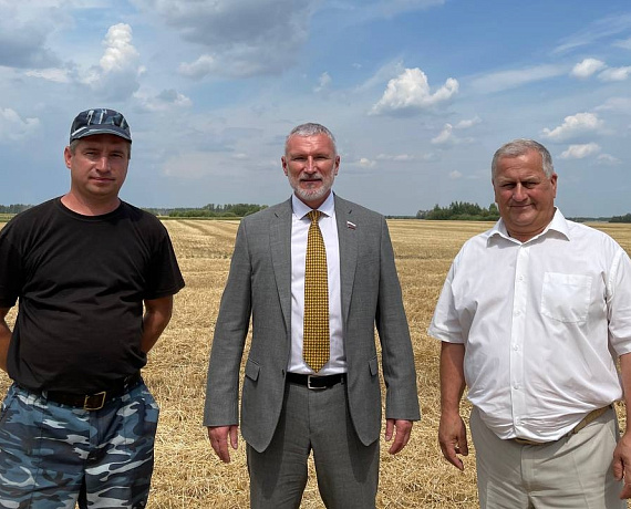Лидер "РОДИНЫ" встретился с аграриями Тамбовщины на уборке зерна
