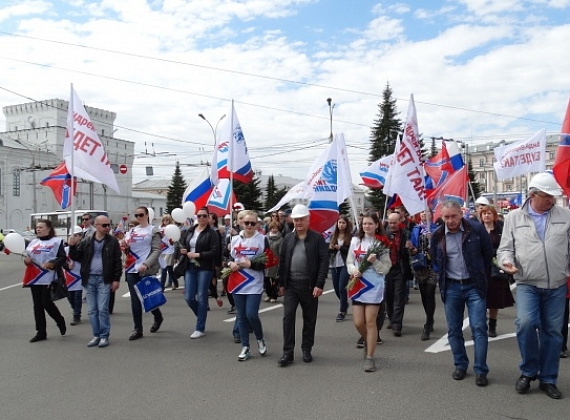 ПЕРВОМАЙСКУЮ КОЛОННУ РОДИНЦЕВ ЯРОСЛАВЛЯ ВОЗГЛАВИЛ АНДРЕЙ ВОРОБЬЁВ