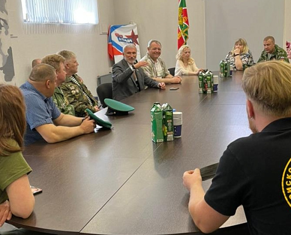 Алексей Журавлев провел прием граждан в Великом Новгороде