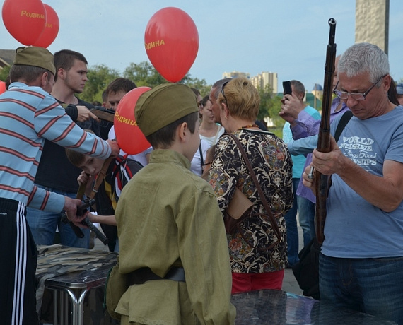 Оренбургская "РОДИНА" организовала выставку техники и оружия времен Великой Отечественной войны