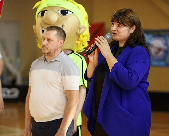 Ирина Хвингия приняла участие в награждении призёров соревнований по флорболу