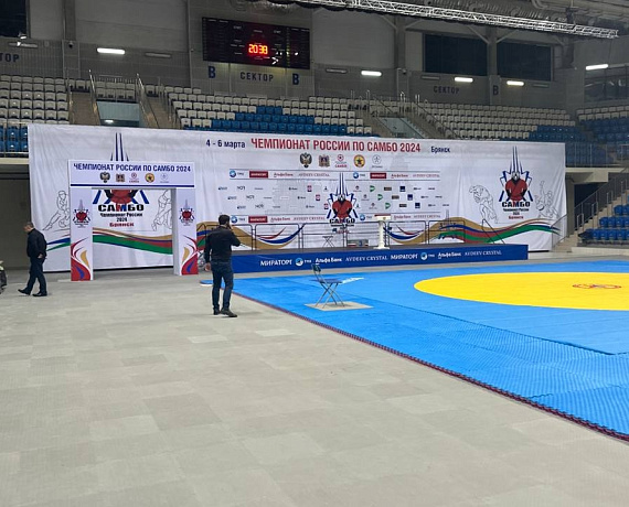Алексей Журавлев посетил крупнейшее спортивное сооружение Брянской области