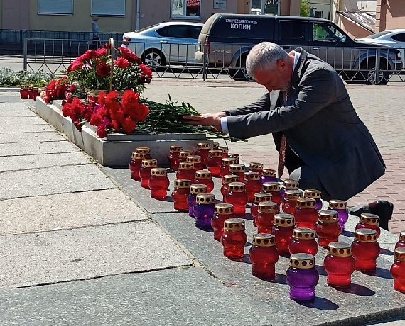 Рабочий визит в Орловскую область Журавлев начал с возложения цветов к Вечному огню