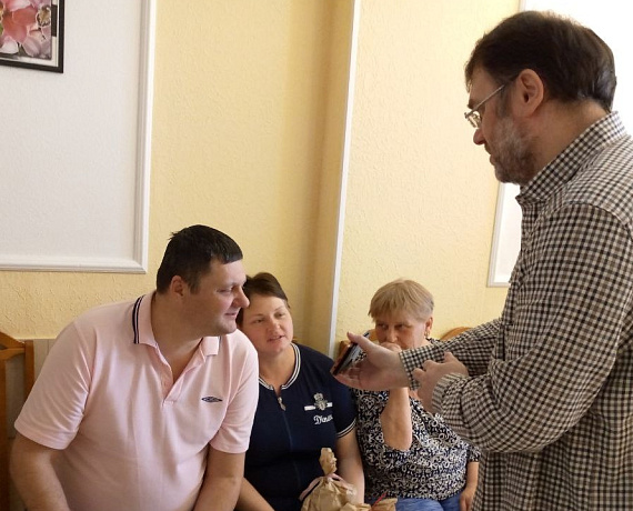 Владимирская "РОДИНА" поздравила беженцев из Мариуполя с Пасхой