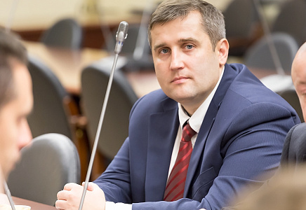 Рылеев: Зарплата учителей и медиков не должна основываться на МРОТ