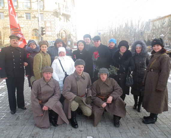 Волгоградские партийцы почтили память защитников Сталинграда