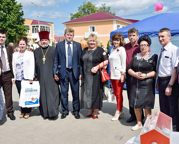 В Панино ко Дню защиты детей школьники получили подарки от Алексея Журавлева