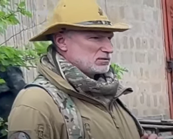 Алексей Журавлев сказал добровольцам-новобранцам слова напутствия и вручил шевроны