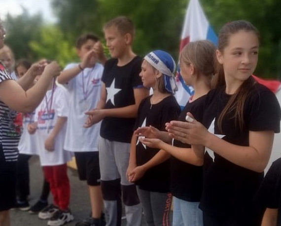 По инициативе и при поддержке депутатов Вячеслава Илюхина и Леонида Рыбина летом работают трудовые отряды школьников, которые оказывают помощь ТОСам