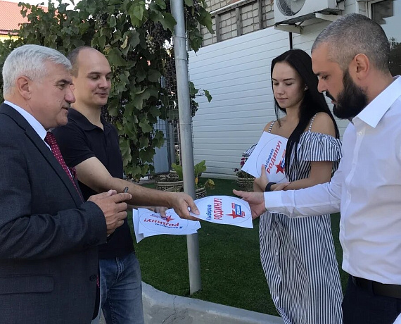 Любомир Радинович приехал в Кантемировский район поддержать кандидатов от "РОДИНЫ"