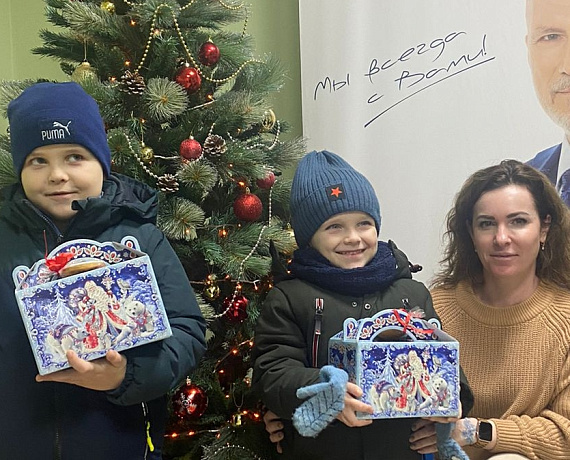 Сотни детей в Тамбовской области получили новогодние подарки от Алексея Журавлева